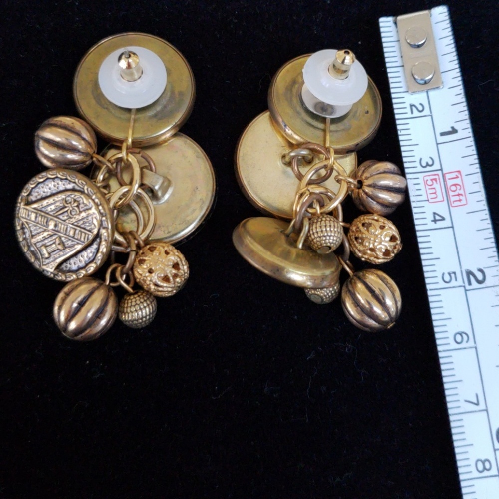 VTG gold finished coin motif earrings - Picture 4 of 4